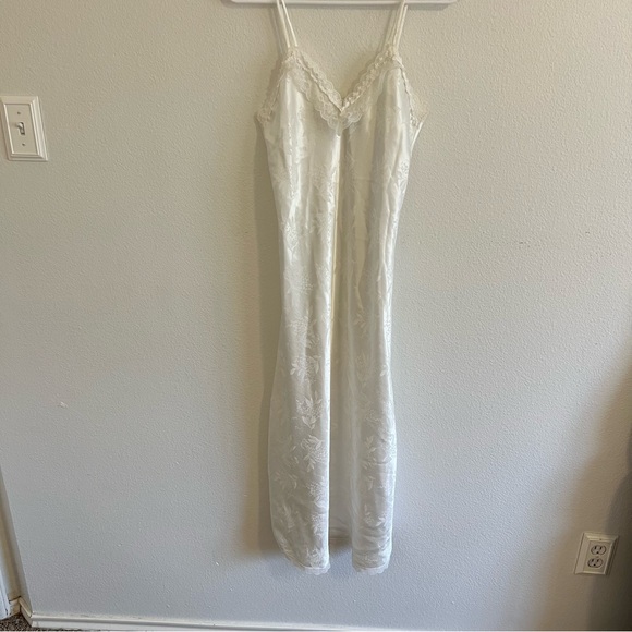 Christian Dior Vintage White Satin Lace Chemise - Picture 5 of 9